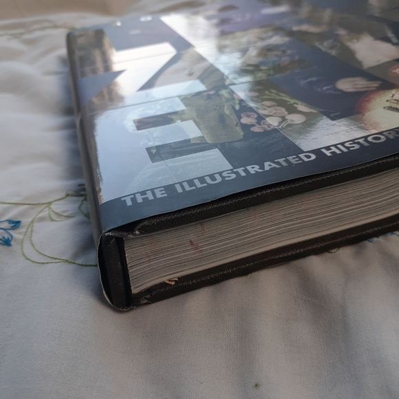 Led Zeppelin Hardcover Book - Picture 5 of 13